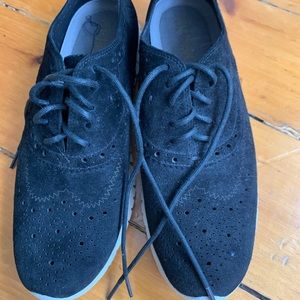 Cole Han Zerogrand Wingtip Oxford
Black Suede 8M D44060
